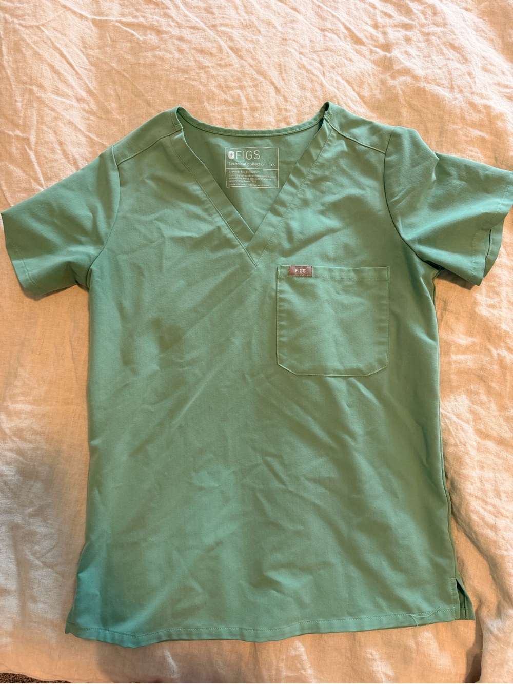 FIGS V-Neck Scrub set in Seafoam Green
